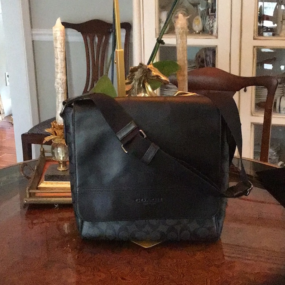 Stunning Coach Black Messenger Flap Bag with Leather Trim EUC